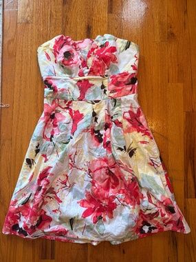 Vintage Y2K Maurices strapless floral mini dress. Size 3/4.